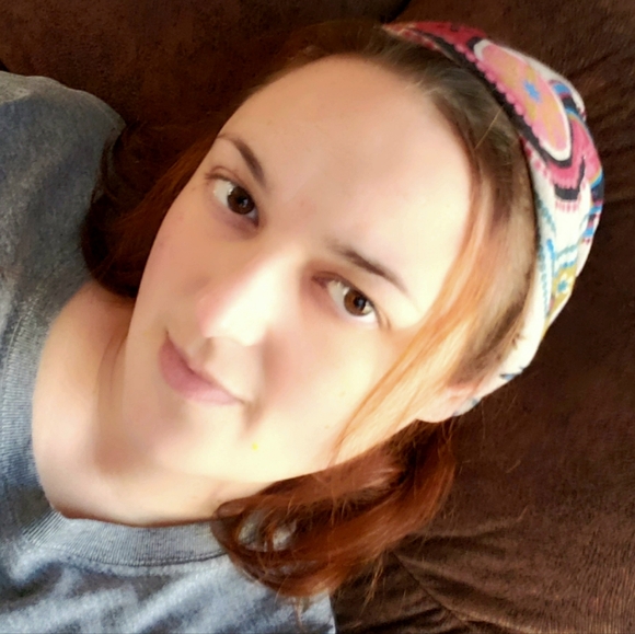 Meet your Posher, Debra - Picture 3 of 6